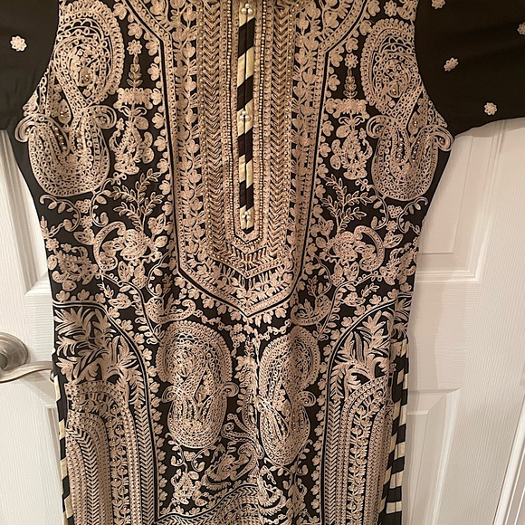 This is Pakistani top brand Asim Jofa 3 piece suite. - Picture 1 of 8